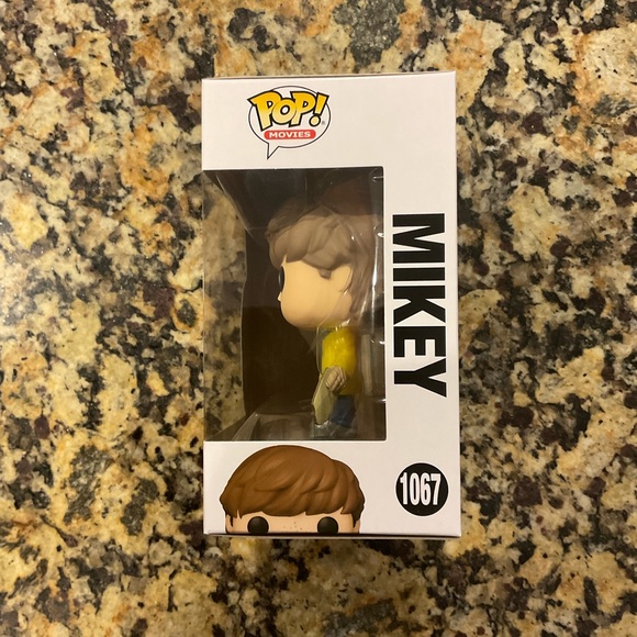 Funko POP! Movies The Goonies - Mikey #1067 - BNIB - Picture 3 of 6